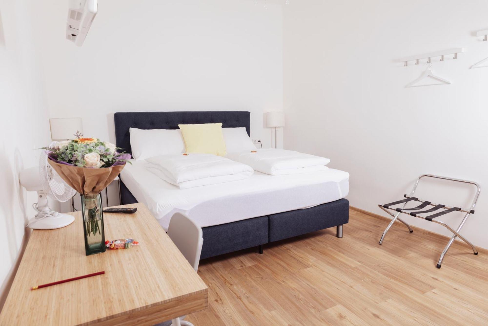 Cityhotel Am Domplatz Self-Checkin كلاغنفورت المظهر الخارجي الصورة
