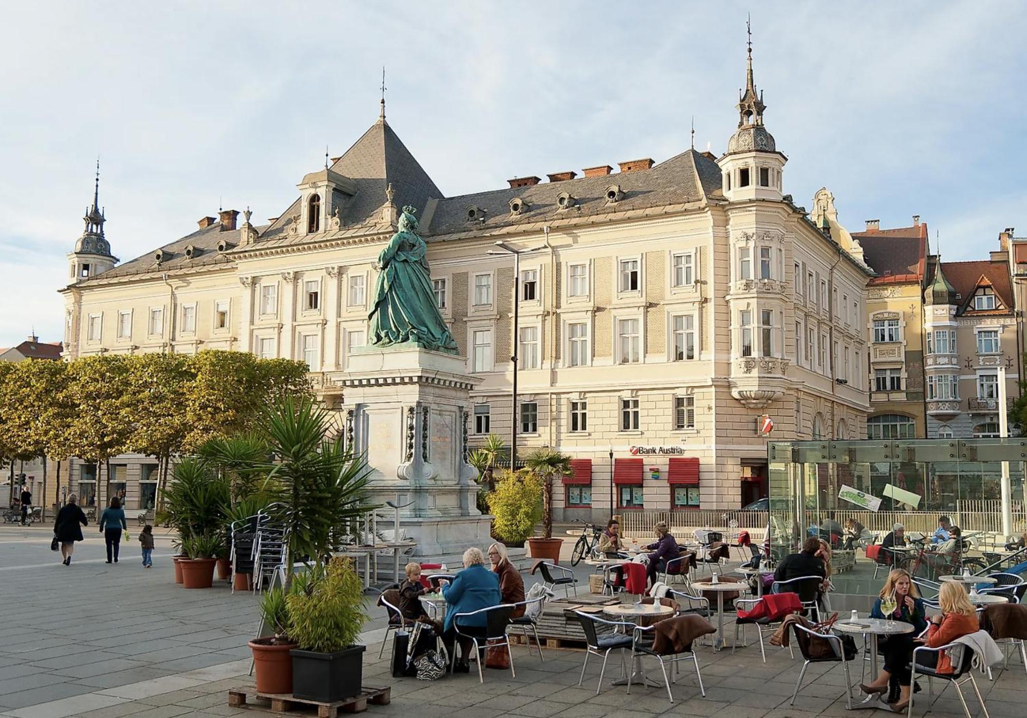 Cityhotel Am Domplatz Self-Checkin كلاغنفورت المظهر الخارجي الصورة