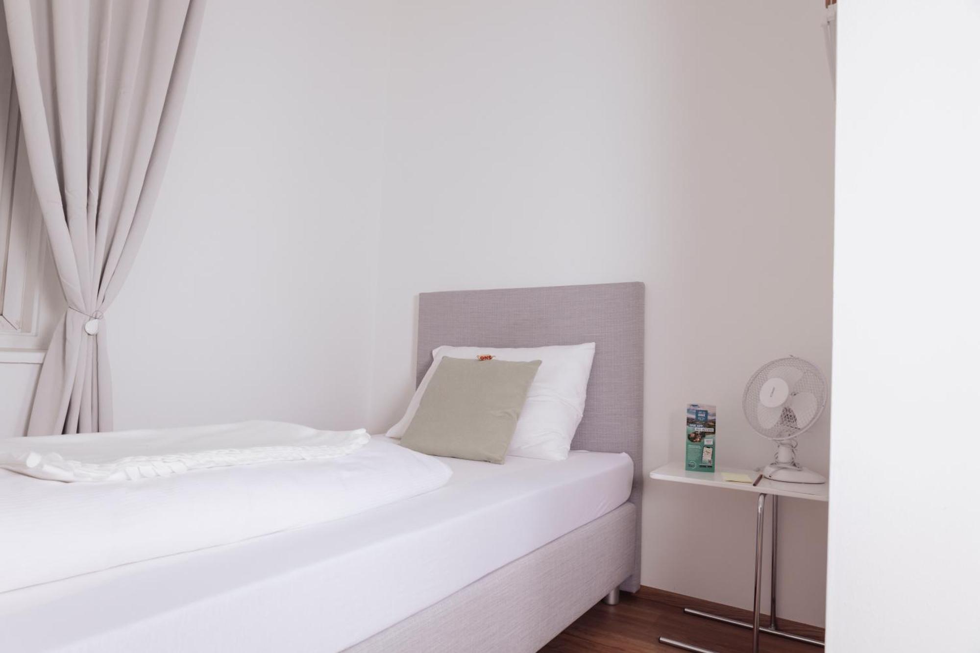 Cityhotel Am Domplatz Self-Checkin كلاغنفورت المظهر الخارجي الصورة