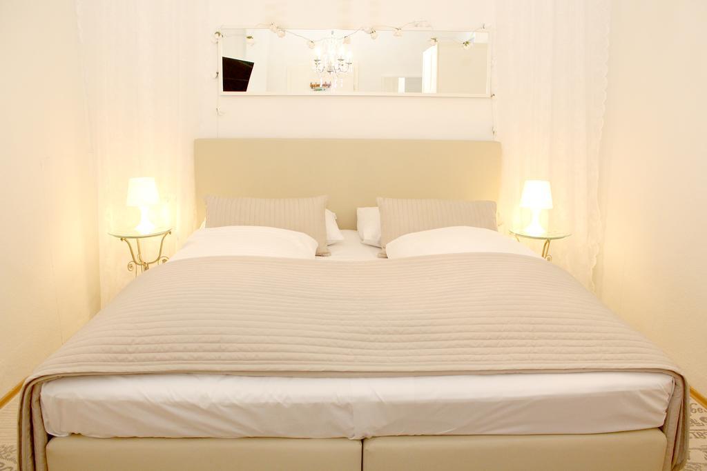 Cityhotel Am Domplatz Self-Checkin كلاغنفورت الغرفة الصورة