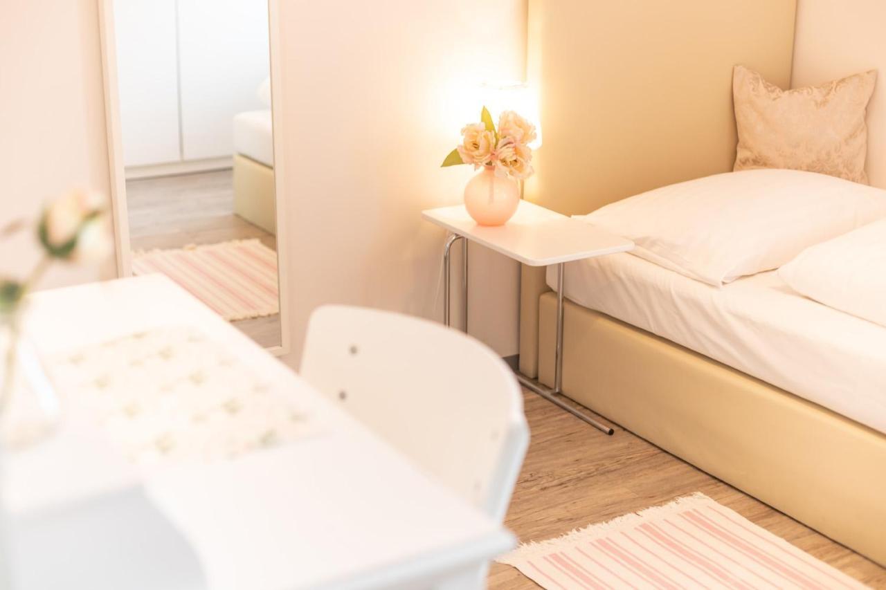 Cityhotel Am Domplatz Self-Checkin كلاغنفورت المظهر الخارجي الصورة